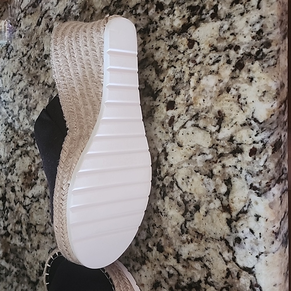 Shoes - Picture 4 of 6